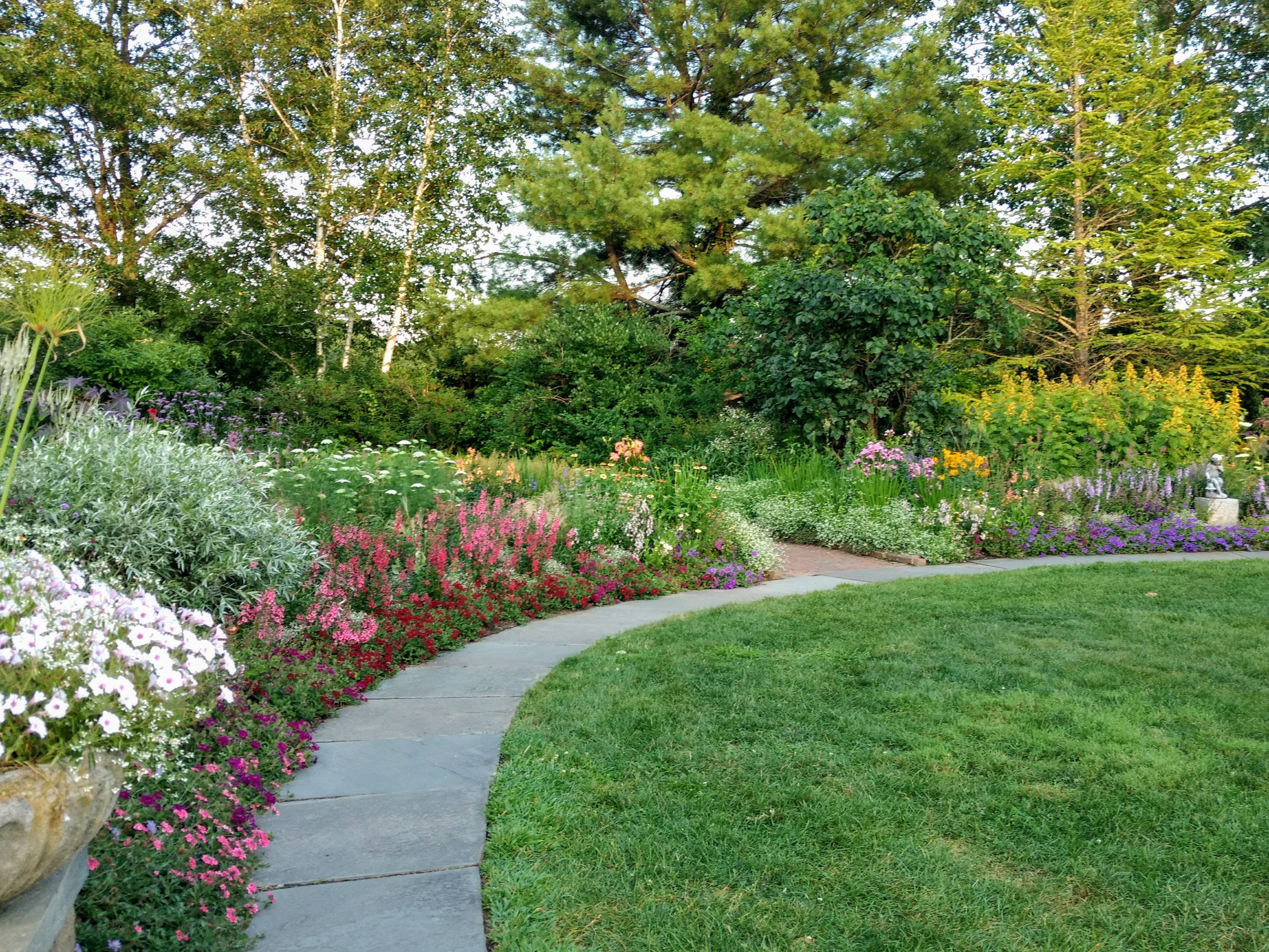 Благоустройство участка частного дома в Архангельске и Архангельской области